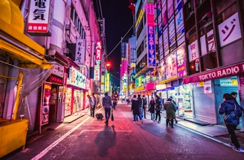 电竞赛事热门视频封面 - 《英雄联盟》世界赛团战画面，特效绚丽